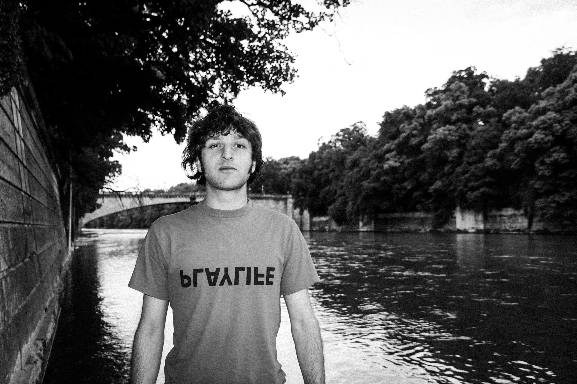 By the Isar — a walk between commissions.